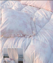 Carica l&#39;immagine nel visualizzatore di Gallery, Trapunta invernale matrimoniale Beatrice con rose perla o rose rosa
