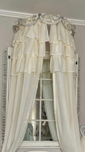 Carica l'immagine nel visualizzatore di Gallery, Tenda shabby chic con mantovana  avorio 135x290 etoile di atelier 17