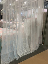 Carica l'immagine nel visualizzatore di Gallery, Tenda ricamo bianco starlette atelier 17