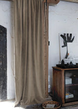 Carica l'immagine nel visualizzatore di Gallery, Tenda velluto caresse con embrasse di L'atelier 17 - colori vari