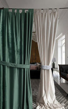 Carica l'immagine nel visualizzatore di Gallery, Tenda velluto caresse con embrasse di L'atelier 17 - colori vari
