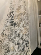 Carica l'immagine nel visualizzatore di Gallery, Tendone organza intarsio pizzo corinzio centrale di Chez Moi 270 cm x 3 mt