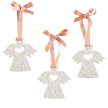 Carica l'immagine nel visualizzatore di Gallery, Angioletti in gesso profumato da appendere Mathilde M