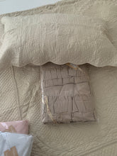 Carica l'immagine nel visualizzatore di Gallery, Lenzuola Completo letto matrimoniale shabby Brigitte colore Tortora-beige