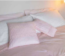 Carica l'immagine nel visualizzatore di Gallery, Cuscino arredo rosa- Marieclaire- L’atelier 17