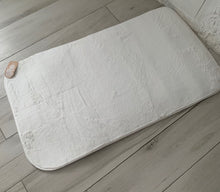 Carica l'immagine nel visualizzatore di Gallery, tappeto in ecopelliccia lapin 60x110 cm L'Atelier 17 diversi colori