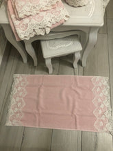 Carica l&#39;immagine nel visualizzatore di Gallery, Tappeto bagno serie Carolina rosa pizzo bianco
