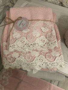Coppia asciugamani serie Carolina rosa pizzo bianco