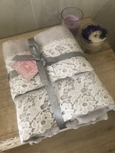 Carica l&#39;immagine nel visualizzatore di Gallery, L&#39;Atelier 17 Set 2 asciugamani in cotone &quot;Prato Fiorito&quot; Shabby Chic 6 colori
