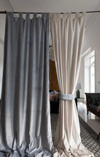 Carica l'immagine nel visualizzatore di Gallery, Tenda velluto caresse con embrasse di L'atelier 17 - colori vari
