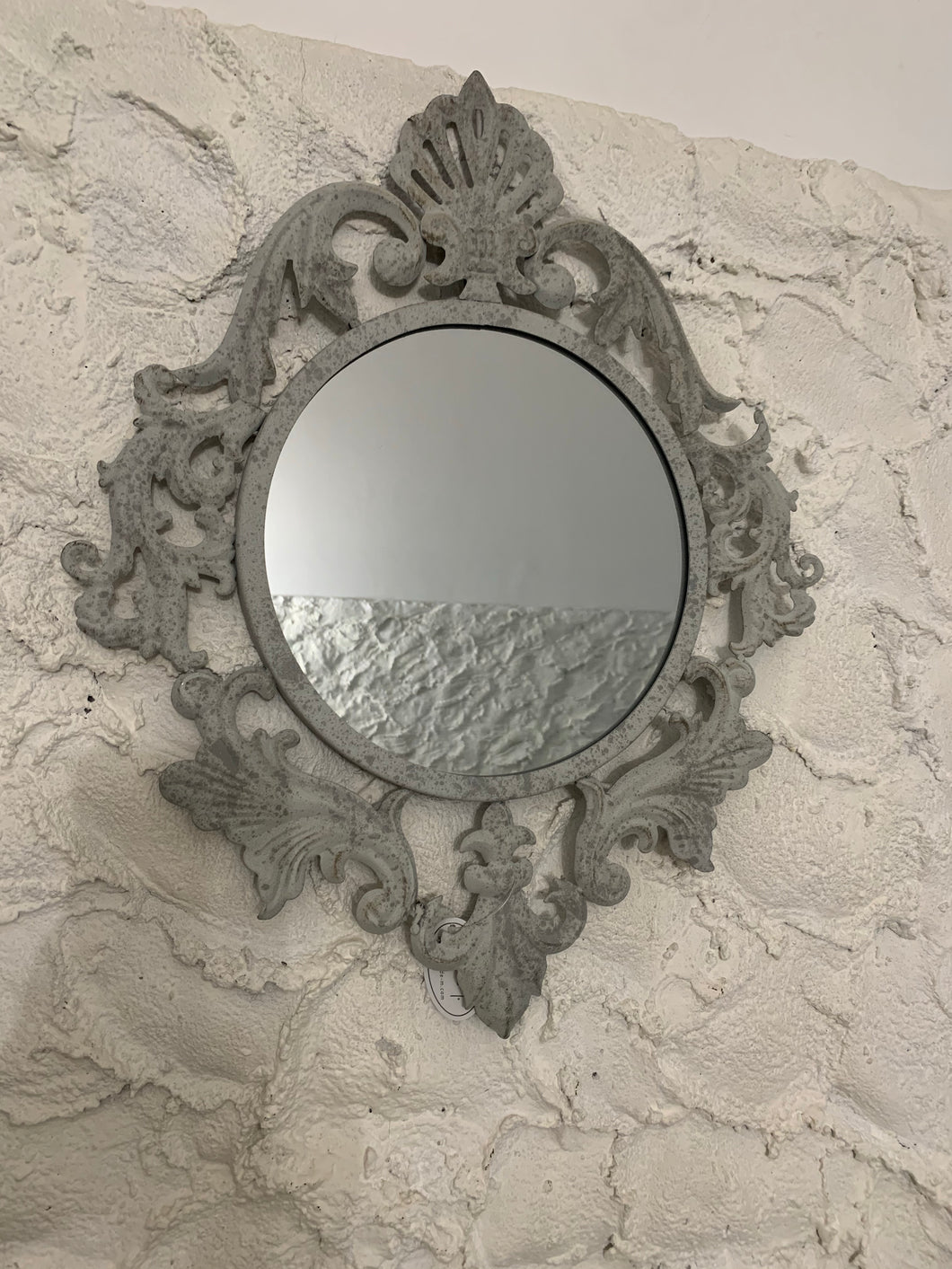specchio shabby chic mathilde m con cornice barocca in ferro grigio invecchiato. misura 40x40
