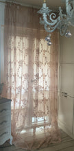 Carica l&#39;immagine nel visualizzatore di Gallery, Tenda shabby pizzo rosa serie aurore 300x 290 Atelier 17
