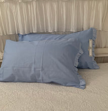 Carica l&#39;immagine nel visualizzatore di Gallery, elegante coppia federe cuscino letto in color azzurro, 100% cotone , con blaze in stile shabby chic
